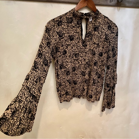 πͺΆ3/$35 Boho Double Ruffle Bell-Sleeve Keyhole Black & Tan Floral Print Blouse-S - Picture 2 of 14
